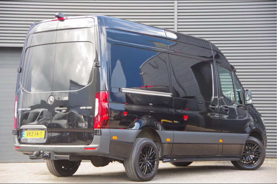 Mercedes-Benz Sprinter 319 3.0 CDI V6 L2H2 AUT. LED, 2X SCHUIFDEUR, 3.5T TREKHAAK, 360 CAMERA, MBUX 10'', LEDER, CRUISE, CLIMA, PARKEERSENSOREN, 18'' L