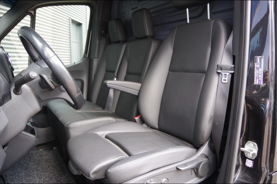 Mercedes-Benz Sprinter 319 3.0 CDI V6 L2H2 AUT. LED, 2X SCHUIFDEUR, 3.5T TREKHAAK, 360 CAMERA, MBUX 10'', LEDER, CRUISE, CLIMA, PARKEERSENSOREN, 18'' L