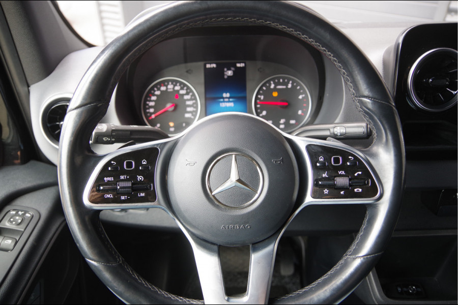 Mercedes-Benz Sprinter 319 3.0 CDI V6 L2H2 AUT. LED, 2X SCHUIFDEUR, 3.5T TREKHAAK, 360 CAMERA, MBUX 10'', LEDER, CRUISE, CLIMA, PARKEERSENSOREN, 18'' L