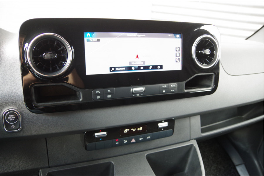 Mercedes-Benz Sprinter 319 3.0 CDI V6 L2H2 AUT. LED, 2X SCHUIFDEUR, 3.5T TREKHAAK, 360 CAMERA, MBUX 10'', LEDER, CRUISE, CLIMA, PARKEERSENSOREN, 18'' L