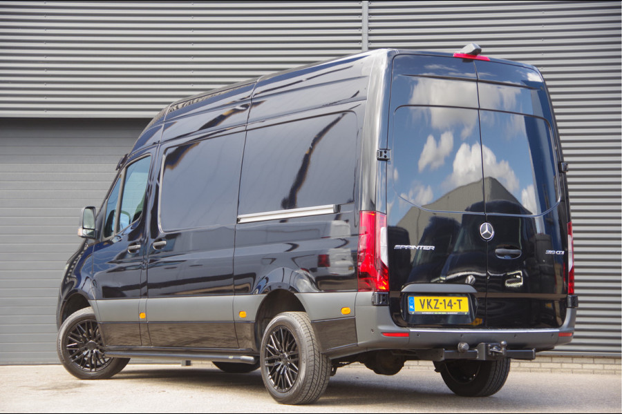 Mercedes-Benz Sprinter 319 3.0 CDI V6 L2H2 AUT. LED, 2X SCHUIFDEUR, 3.5T TREKHAAK, 360 CAMERA, MBUX 10'', LEDER, CRUISE, CLIMA, PARKEERSENSOREN, 18'' L