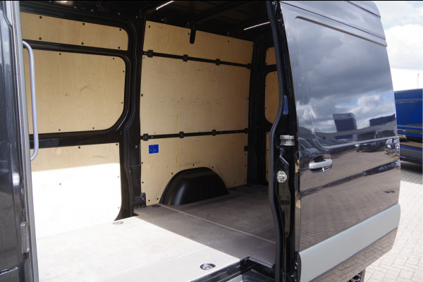 Mercedes-Benz Sprinter 319 3.0 CDI V6 L2H2 AUT. LED, 2X SCHUIFDEUR, 3.5T TREKHAAK, 360 CAMERA, MBUX 10'', LEDER, CRUISE, CLIMA, PARKEERSENSOREN, 18'' L
