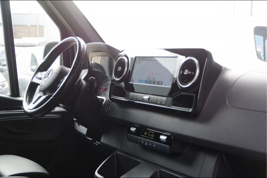 Mercedes-Benz Sprinter 319 3.0 CDI V6 L2H2 AUT. LED, 2X SCHUIFDEUR, 3.5T TREKHAAK, 360 CAMERA, MBUX 10'', LEDER, CRUISE, CLIMA, PARKEERSENSOREN, 18'' L