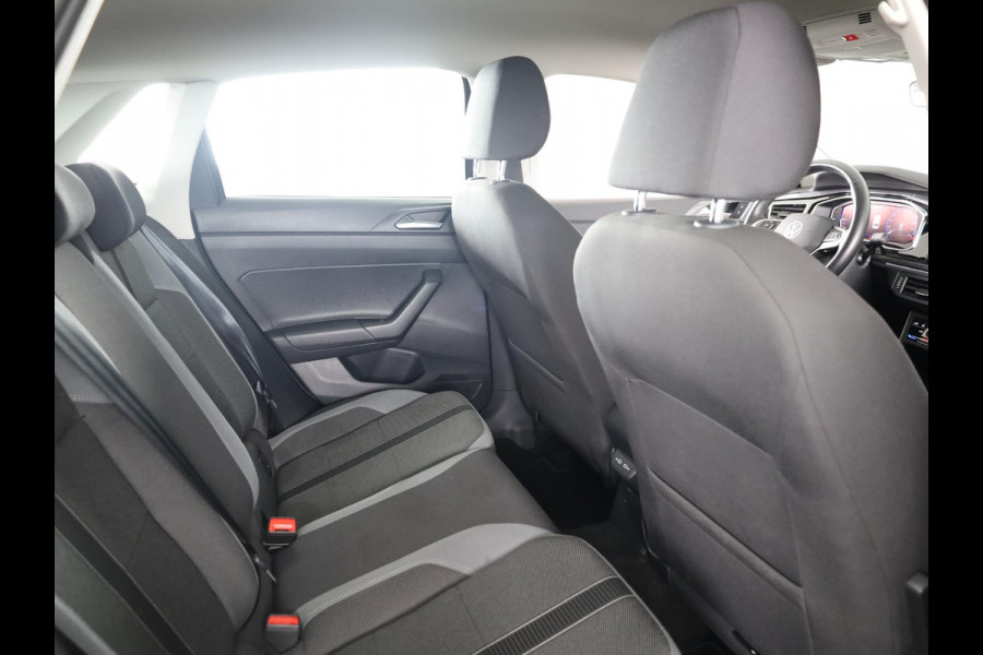 Volkswagen Polo 1.0 TSI Style 95 pk | Navigatie via App | Parkeersensoren (Park assist)| Autom. airco | Matrix LED koplampen | Keyless |