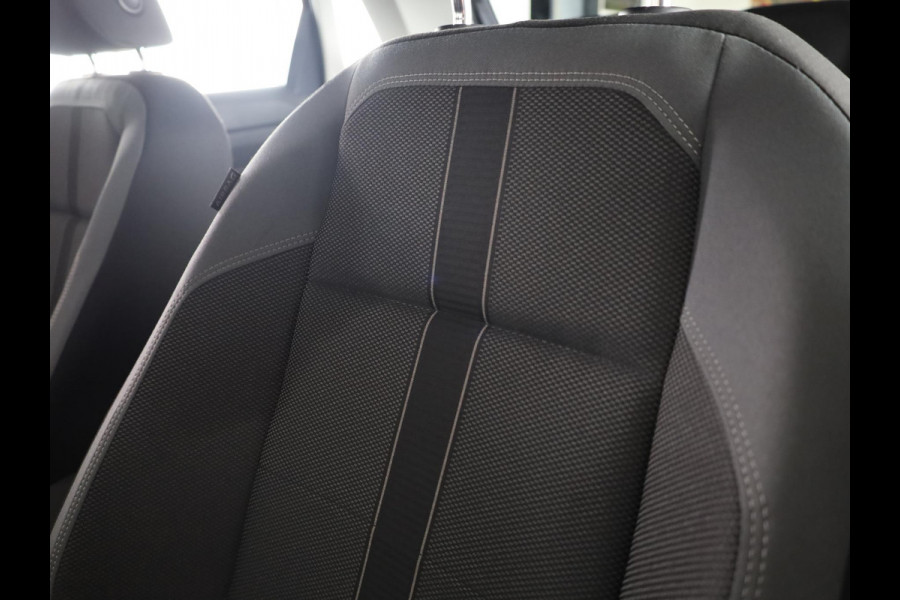 Volkswagen Polo 1.0 TSI Style 95 pk | Navigatie via App | Parkeersensoren (Park assist)| Autom. airco | Matrix LED koplampen | Keyless |