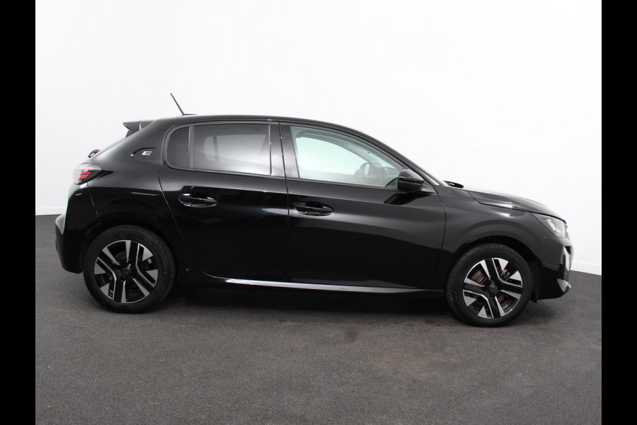 Peugeot e-208 EV Active Pack 50 kWh Climate Control Cruise control Half lederen bekleding Led verlichting Lichtmetalen velgen Navigatie Apple Carplay/Android Auto Parkeersensoren Stoelverwarming