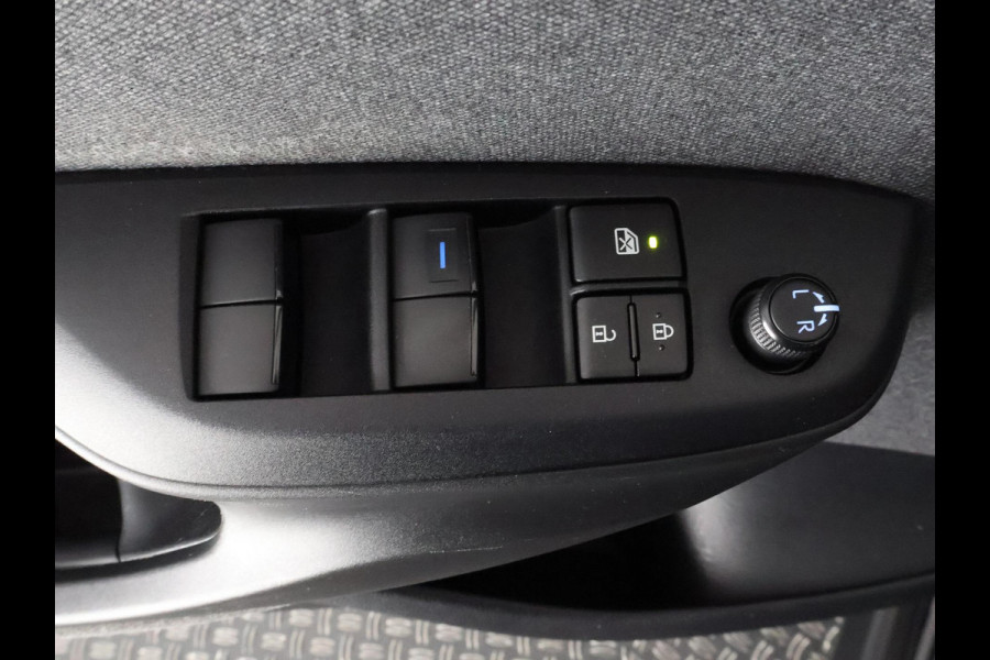 Toyota Yaris Cross 1.5 HYBRID AUTOMAAT BLACKLINE GARANTIE 2032 ! . APPLE CARPLAY & ANDROID AUTO . ACHTERUITRIJ CAMERA . ADAPTIEVE CRUISE CONTROL .