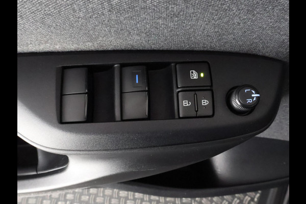 Toyota Yaris Cross 1.5 HYBRID AUTOMAAT BLACKLINE GARANTIE 2032 ! . APPLE CARPLAY & ANDROID AUTO . ACHTERUITRIJ CAMERA . ADAPTIEVE CRUISE CONTROL .