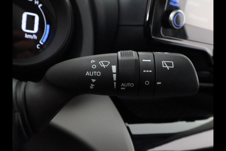 Toyota Yaris Cross 1.5 HYBRID AUTOMAAT BLACKLINE GARANTIE 2032 ! . APPLE CARPLAY & ANDROID AUTO . ACHTERUITRIJ CAMERA . ADAPTIEVE CRUISE CONTROL .