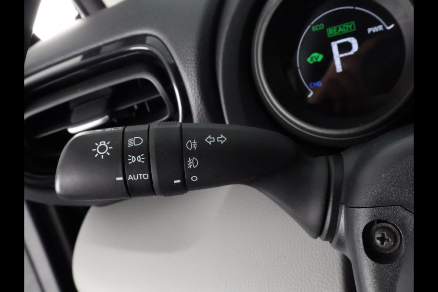 Toyota Yaris Cross 1.5 HYBRID AUTOMAAT BLACKLINE GARANTIE 2032 ! . APPLE CARPLAY & ANDROID AUTO . ACHTERUITRIJ CAMERA . ADAPTIEVE CRUISE CONTROL .