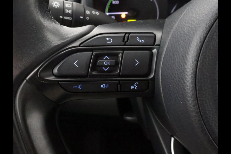Toyota Yaris 1.5 HYBRIDE BLACK & WHITE GARANTIE TOT 3-2031! . APPLE CARPLAY & ANDRIOD AUTO . ACHTERUITRIJ CAMERA . ADAPTIEVE CRUISE CONTROL .