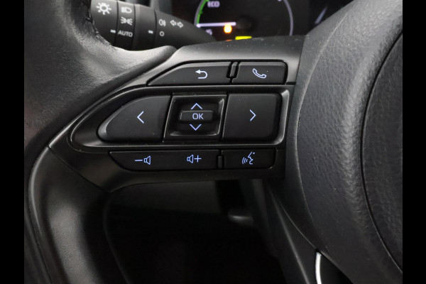 Toyota Yaris 1.5 HYBRIDE BLACK & WHITE GARANTIE TOT 3-2031! . APPLE CARPLAY & ANDRIOD AUTO . ACHTERUITRIJ CAMERA . ADAPTIEVE CRUISE CONTROL .