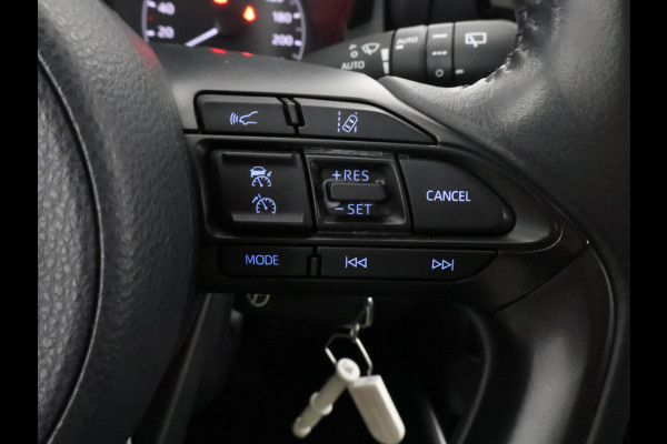 Toyota Yaris 1.5 HYBRIDE BLACK & WHITE GARANTIE TOT 3-2031! . APPLE CARPLAY & ANDRIOD AUTO . ACHTERUITRIJ CAMERA . ADAPTIEVE CRUISE CONTROL .