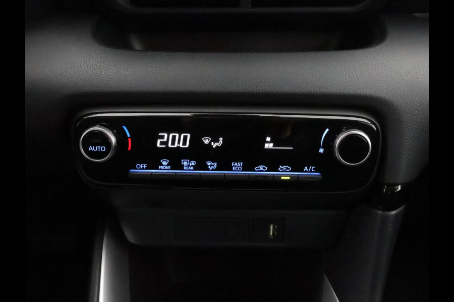 Toyota Yaris 1.5 HYBRIDE BLACK & WHITE GARANTIE TOT 3-2031! . APPLE CARPLAY & ANDRIOD AUTO . ACHTERUITRIJ CAMERA . ADAPTIEVE CRUISE CONTROL .