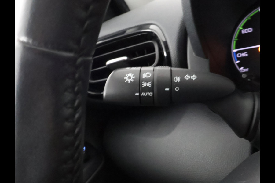 Toyota Yaris 1.5 HYBRIDE BLACK & WHITE GARANTIE TOT 3-2031! . APPLE CARPLAY & ANDRIOD AUTO . ACHTERUITRIJ CAMERA . ADAPTIEVE CRUISE CONTROL .
