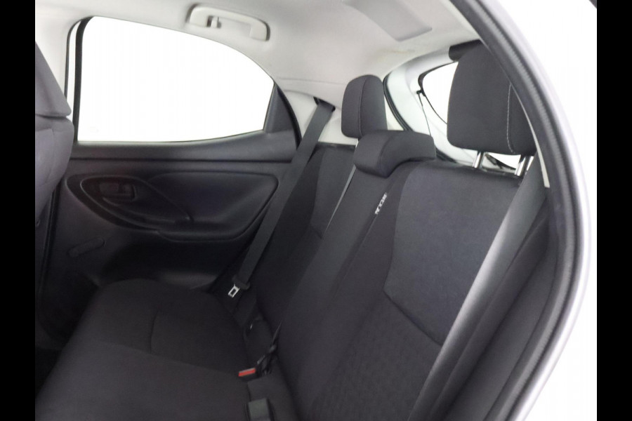 Toyota Yaris 1.5 HYBRIDE BI-TONE SPORT GARANTIE 6-2031 . ADAPTIEVE CRUISE CONTROL . DEALER ONDERHOUDEN . ACHTERUITRIJ CAMERA .