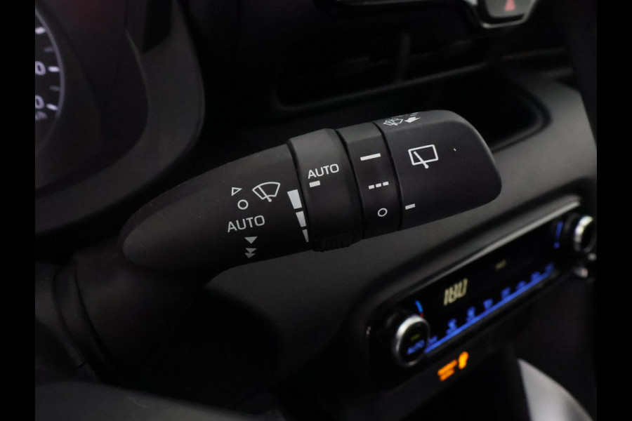 Toyota Yaris 1.5 HYBRIDE BI-TONE SPORT GARANTIE 6-2031 . ADAPTIEVE CRUISE CONTROL . DEALER ONDERHOUDEN . ACHTERUITRIJ CAMERA .