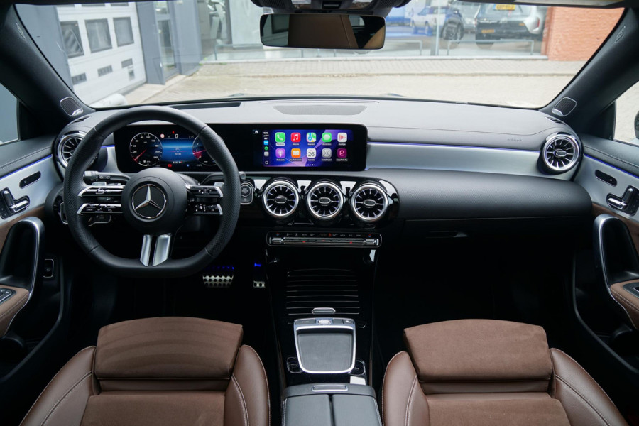 Mercedes-Benz CLA-Klasse Shooting Brake AMG + BURMESTER / HEAD-UP / PANO / 360 CAMERA / MEMORY