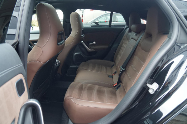 Mercedes-Benz CLA-Klasse Shooting Brake AMG + BURMESTER / HEAD-UP / PANO / 360 CAMERA / MEMORY