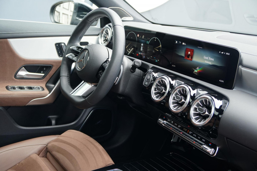 Mercedes-Benz CLA-Klasse Shooting Brake AMG + BURMESTER / HEAD-UP / PANO / 360 CAMERA / MEMORY