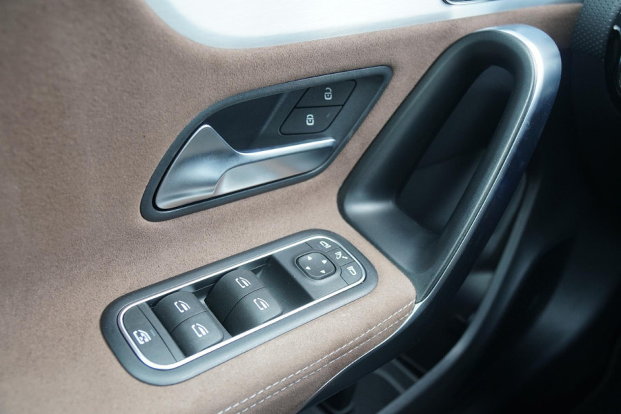 Mercedes-Benz CLA-Klasse Shooting Brake AMG + BURMESTER / HEAD-UP / PANO / 360 CAMERA / MEMORY