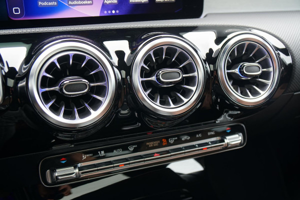Mercedes-Benz CLA-Klasse Shooting Brake AMG + BURMESTER / HEAD-UP / PANO / 360 CAMERA / MEMORY