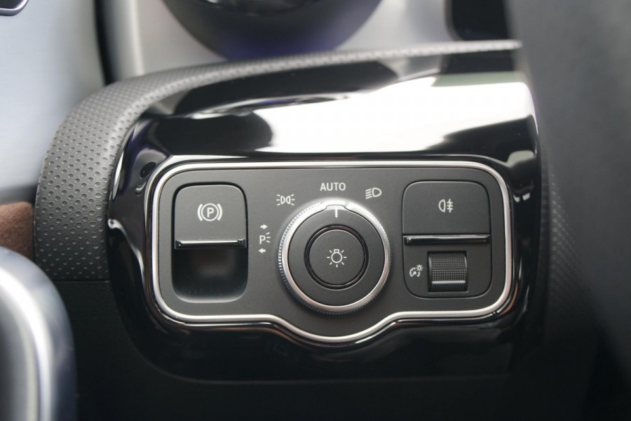 Mercedes-Benz CLA-Klasse Shooting Brake AMG + BURMESTER / HEAD-UP / PANO / 360 CAMERA / MEMORY