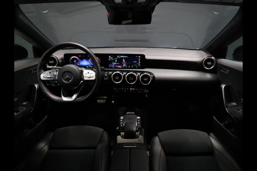 Mercedes-Benz CLA-Klasse 250 e Premium Plus AMG-Line [TREKHAAK UITKLAPBAAR, SCHUIFKANTELDAK, APPLE CARPLAY, ANDROID, STOELVERWARMING, CAMERA, PDC V+A, CRUISE, CLIMATE, NIEUWSTAAT]