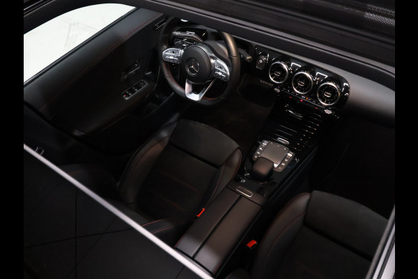 Mercedes-Benz CLA-Klasse 250 e Premium Plus AMG-Line [TREKHAAK UITKLAPBAAR, SCHUIFKANTELDAK, APPLE CARPLAY, ANDROID, STOELVERWARMING, CAMERA, PDC V+A, CRUISE, CLIMATE, NIEUWSTAAT]