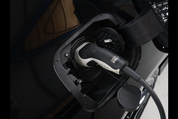 Mercedes-Benz CLA-Klasse 250 e Premium Plus AMG-Line [TREKHAAK UITKLAPBAAR, SCHUIFKANTELDAK, APPLE CARPLAY, ANDROID, STOELVERWARMING, CAMERA, PDC V+A, CRUISE, CLIMATE, NIEUWSTAAT]