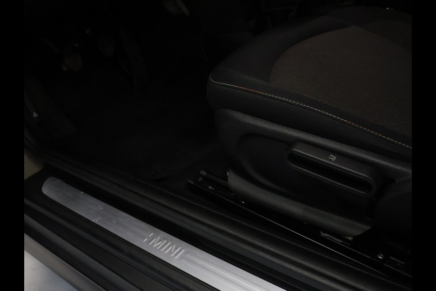 MINI 3-deurs 1.5 One First Salt [APPLE CARPLAY, CRUISE CONTROL, NAVIGATIE, AIRCONDITIONING, DIMLICHTEN AUTOMATISCH, NIEUWSTAAT]