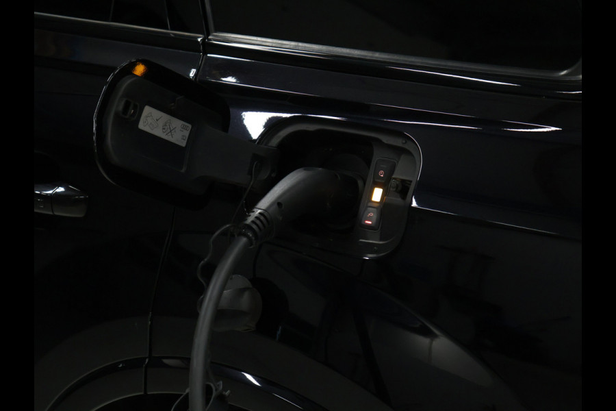 Audi Q7 60 TFSI e quattro Competition S line [TREKHAAK, SCHUIFDAK, 360° CAMERA, APPLE CARPLAY, STOELVENTILATIE, STUURVERWARMING, NIEUWSTAAT]