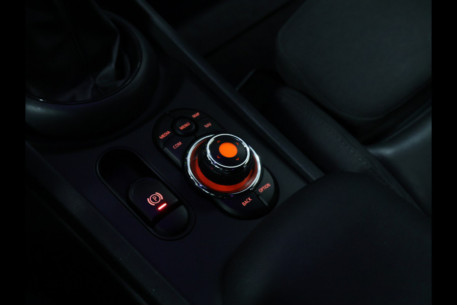 MINI Clubman 1.5 Cooper Chili Hyde Park [JCV VELG, NAVIGATIE, BLUETOOTH, PARKEERSENSOR, STOELVERWARMING, CRUISE CONTROL, NIEUWSTAAT]