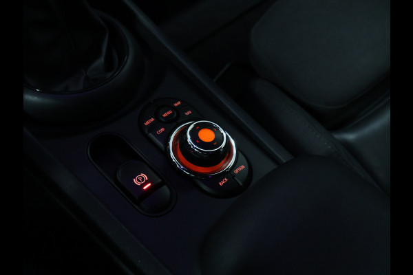 MINI Clubman 1.5 Cooper Chili Hyde Park [JCV VELG, NAVIGATIE, BLUETOOTH, PARKEERSENSOR, STOELVERWARMING, CRUISE CONTROL, NIEUWSTAAT]