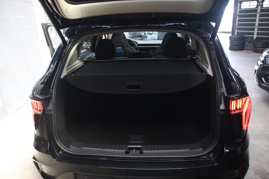 Lynk & Co 01 BLACK PACK BTW-PANO-TREKHAAK-360