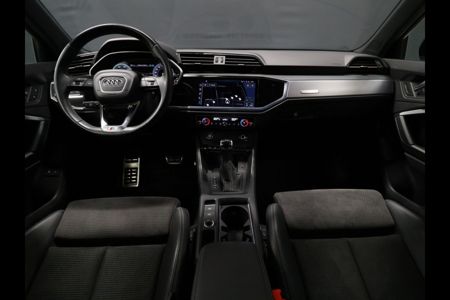 Audi Q3 Sportback 45 TFSI e Edition [TREKHAAK, CAMERA, APPLE CARPLAY, ANDROID AUTO, STOELVERWARMING, DODE HOEK DETECTIE, NIEUWSTAAT]