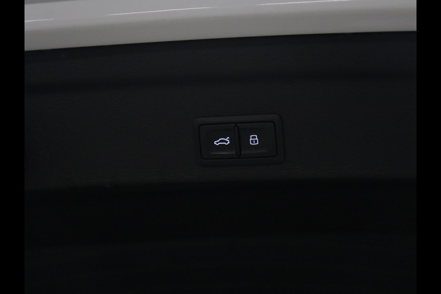 Audi Q3 Sportback 45 TFSI e Edition [TREKHAAK, CAMERA, APPLE CARPLAY, ANDROID AUTO, STOELVERWARMING, DODE HOEK DETECTIE, NIEUWSTAAT]