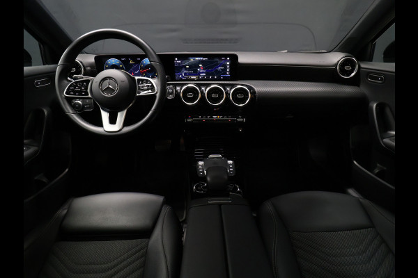 Mercedes-Benz A-Klasse 180 Business Solution AMG [SCHUIFDAK, CAMERA, BLUETOOTH, STOELVERWARMING, SCHAKELFLIPPERS, NIEUWSTAAT]
