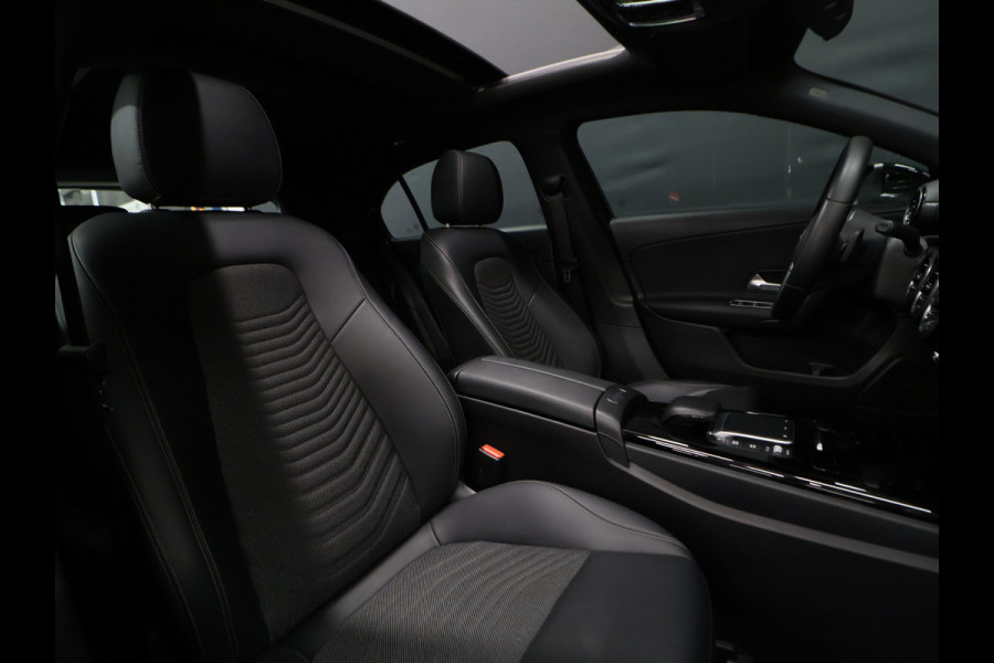 Mercedes-Benz A-Klasse 180 Business Solution AMG [SCHUIFDAK, CAMERA, BLUETOOTH, STOELVERWARMING, SCHAKELFLIPPERS, NIEUWSTAAT]