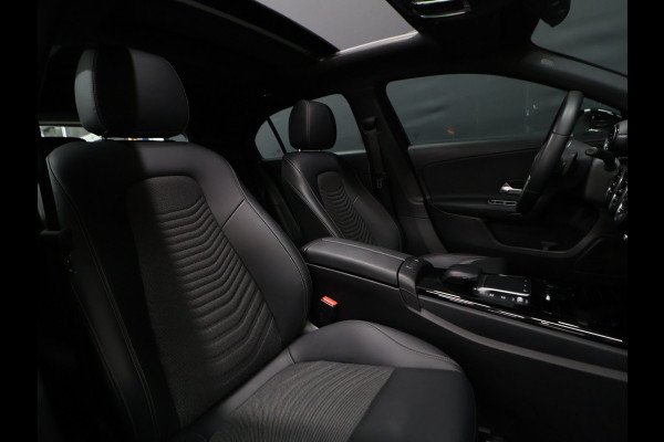 Mercedes-Benz A-Klasse 180 Business Solution AMG [SCHUIFDAK, CAMERA, BLUETOOTH, STOELVERWARMING, SCHAKELFLIPPERS, NIEUWSTAAT]