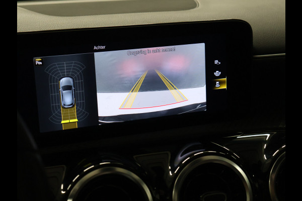 Mercedes-Benz A-Klasse 180 Business Solution AMG [SCHUIFDAK, CAMERA, BLUETOOTH, STOELVERWARMING, SCHAKELFLIPPERS, NIEUWSTAAT]