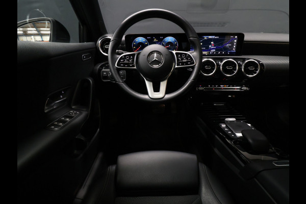 Mercedes-Benz A-Klasse 180 Business Solution AMG [SCHUIFDAK, CAMERA, BLUETOOTH, STOELVERWARMING, SCHAKELFLIPPERS, NIEUWSTAAT]