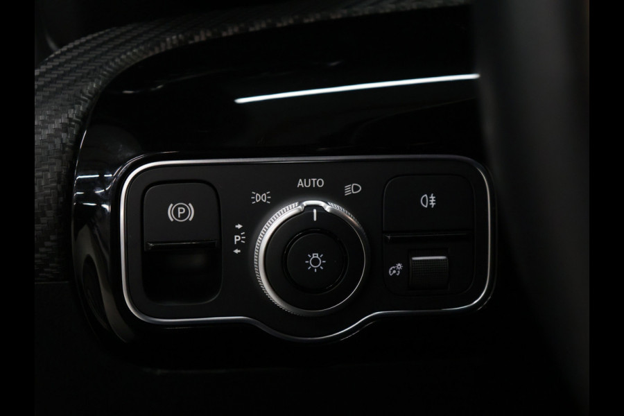 Mercedes-Benz A-Klasse 180 Business Solution AMG [SCHUIFDAK, CAMERA, BLUETOOTH, STOELVERWARMING, SCHAKELFLIPPERS, NIEUWSTAAT]