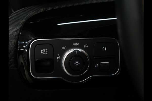 Mercedes-Benz A-Klasse 180 Business Solution AMG [SCHUIFDAK, CAMERA, BLUETOOTH, STOELVERWARMING, SCHAKELFLIPPERS, NIEUWSTAAT]