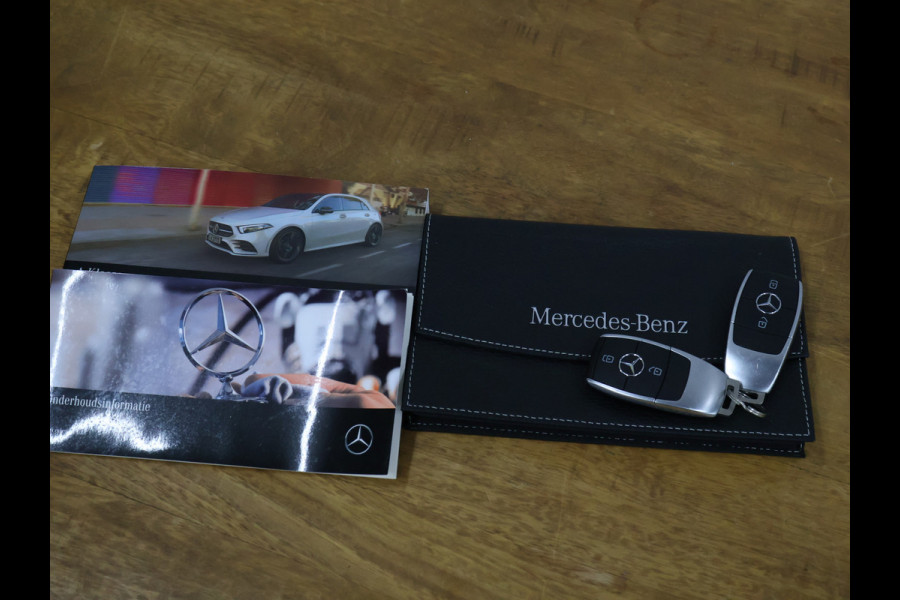 Mercedes-Benz A-Klasse 180 Business Solution AMG [SCHUIFDAK, CAMERA, BLUETOOTH, STOELVERWARMING, SCHAKELFLIPPERS, NIEUWSTAAT]
