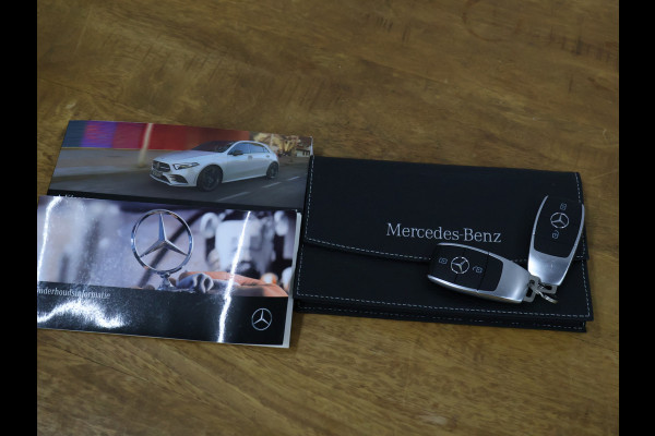 Mercedes-Benz A-Klasse 180 Business Solution AMG [SCHUIFDAK, CAMERA, BLUETOOTH, STOELVERWARMING, SCHAKELFLIPPERS, NIEUWSTAAT]