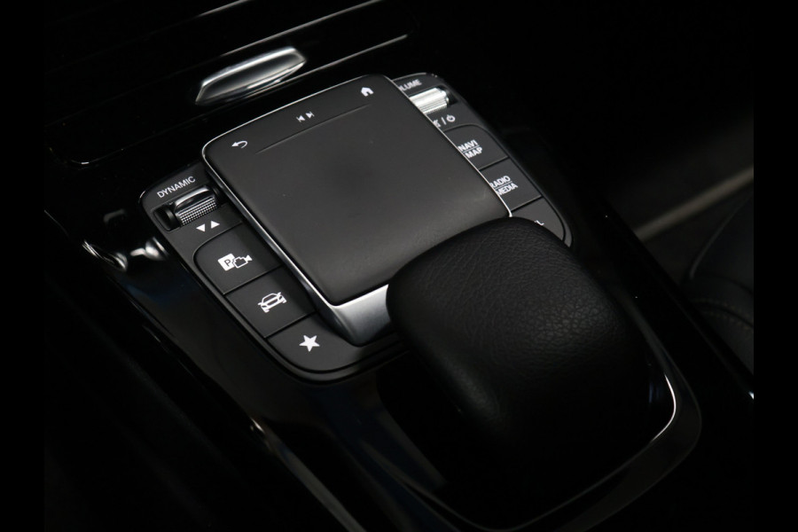 Mercedes-Benz A-Klasse 180 Business Solution AMG [SCHUIFDAK, CAMERA, BLUETOOTH, STOELVERWARMING, SCHAKELFLIPPERS, NIEUWSTAAT]