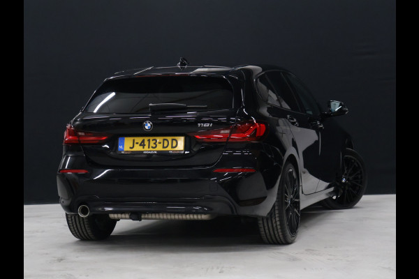 BMW 1-serie 118i Executive Edition [AFNEEMBARE TREKHAAK, APPLE CARPLAY, ANDROID, SPORTSTOELEN, PDC V+A, BMW LED, CRUISE, CLIMATE, NIEUWSTAAT]