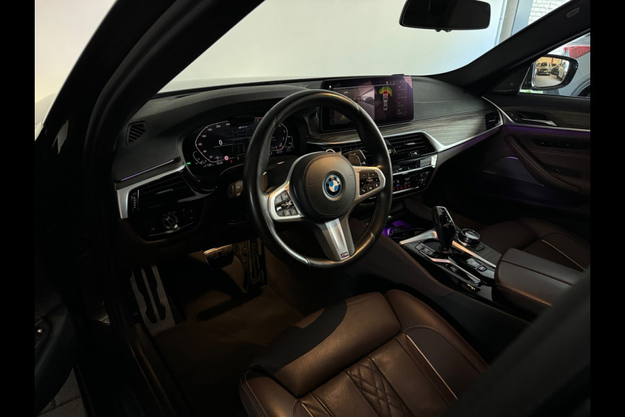 BMW 5 Serie 545e xDrive Pano|HuD|Drive Assist|Stoelventilatie|Sfeer