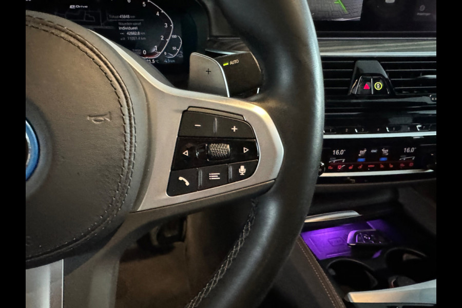 BMW 5 Serie 545e xDrive Pano|HuD|Drive Assist|Stoelventilatie|Sfeer